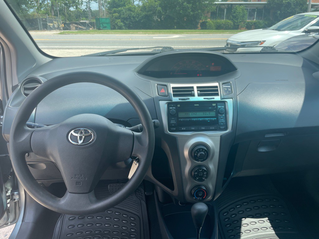 2011 Toyota Yaris Image 14