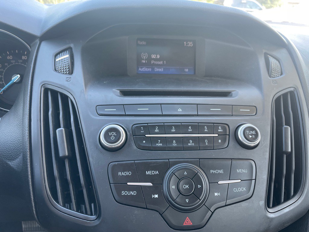 2015 Ford Focus Image 16