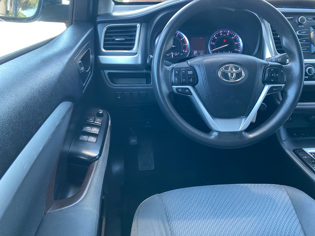 2016 Toyota Highlander Image 18