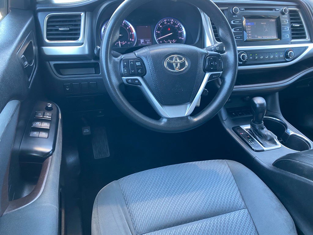 2016 Toyota Highlander Image 19