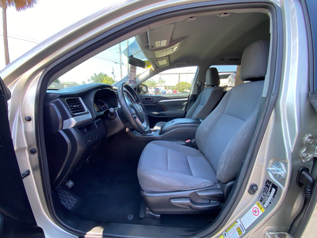 2016 Toyota Highlander Image 26