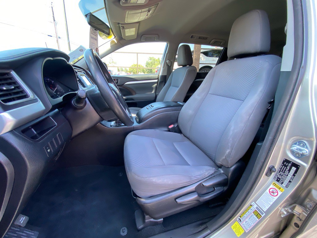 2016 Toyota Highlander Image 27