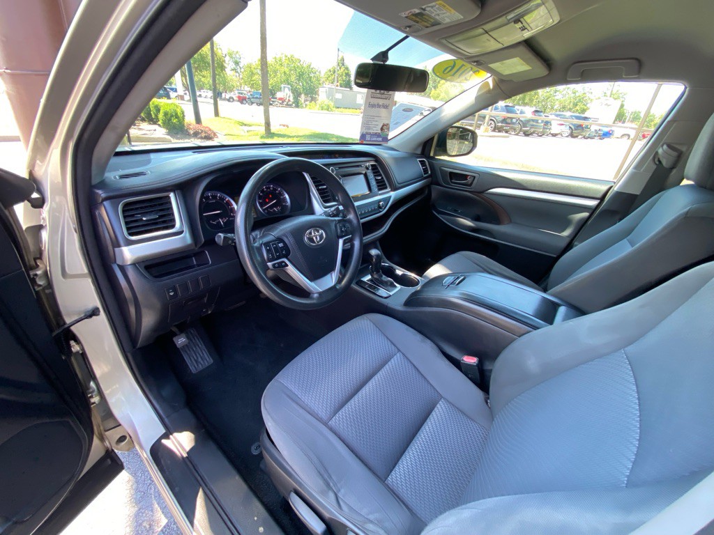 2016 Toyota Highlander Image 28