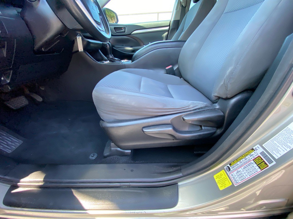 2016 Toyota Highlander Image 30