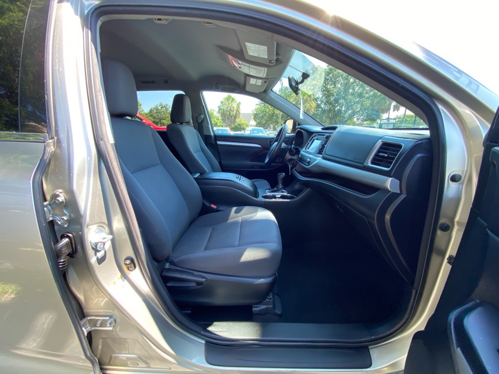 2016 Toyota Highlander Image 32