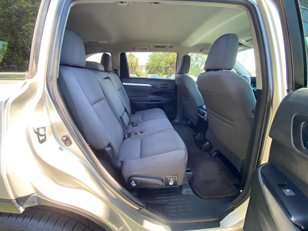 2016 Toyota Highlander Image 37