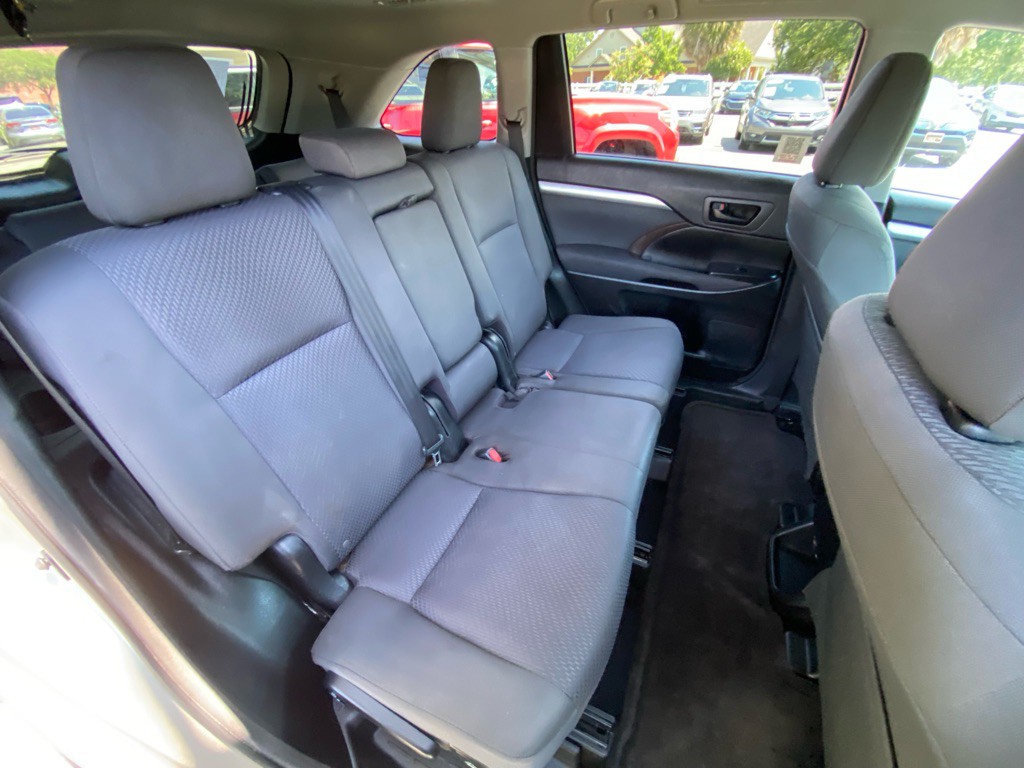 2016 Toyota Highlander Image 39