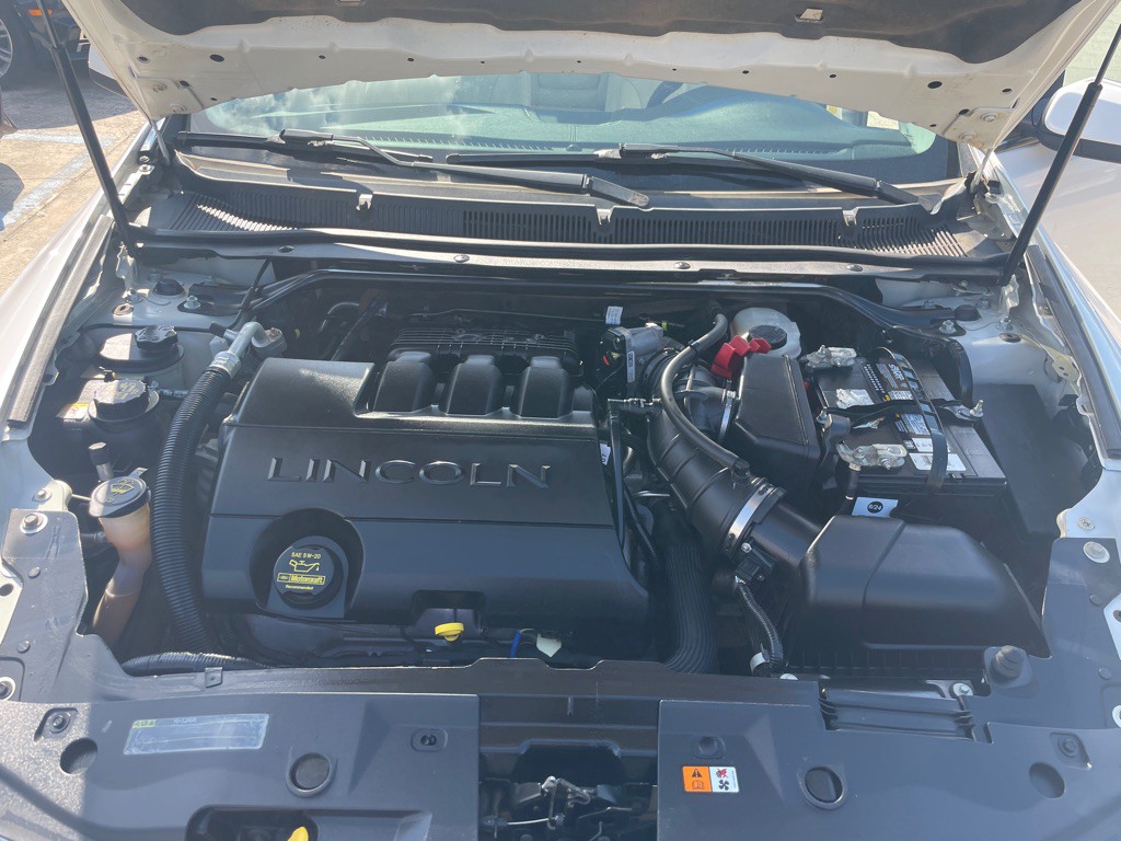 2011 Lincoln MKS Image 10