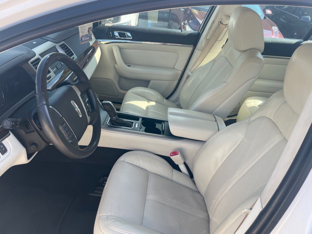 2011 Lincoln MKS Image 11