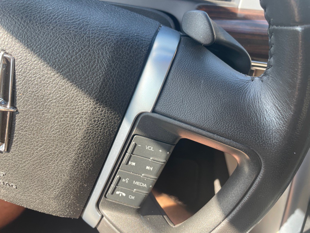 2011 Lincoln MKS Image 18