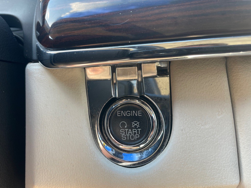 2011 Lincoln MKS Image 22