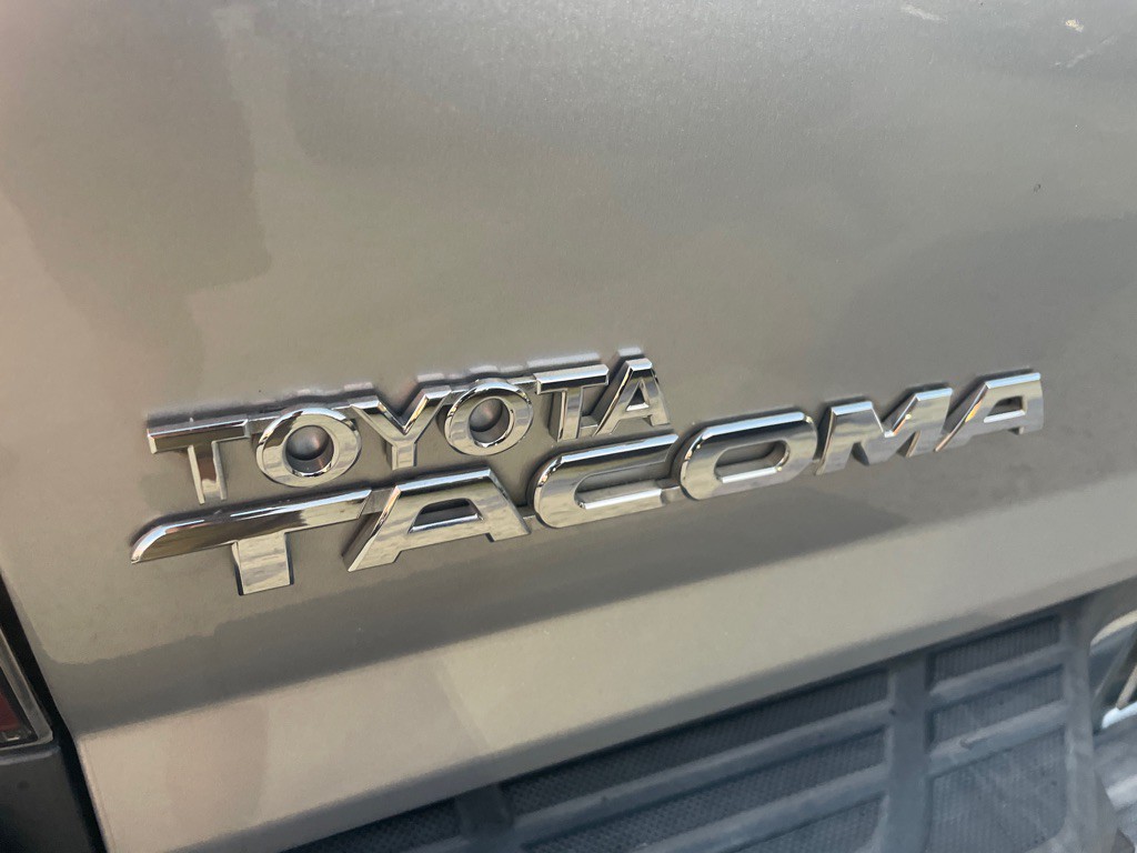2015 Toyota Tacoma Image 8