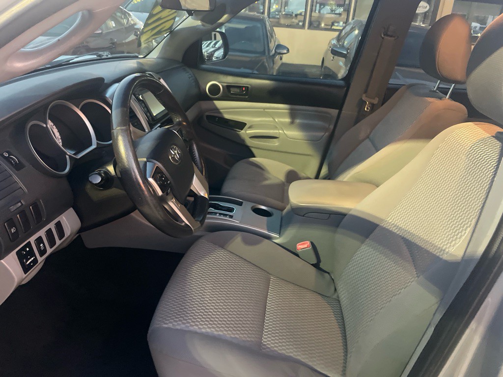 2015 Toyota Tacoma Image 13