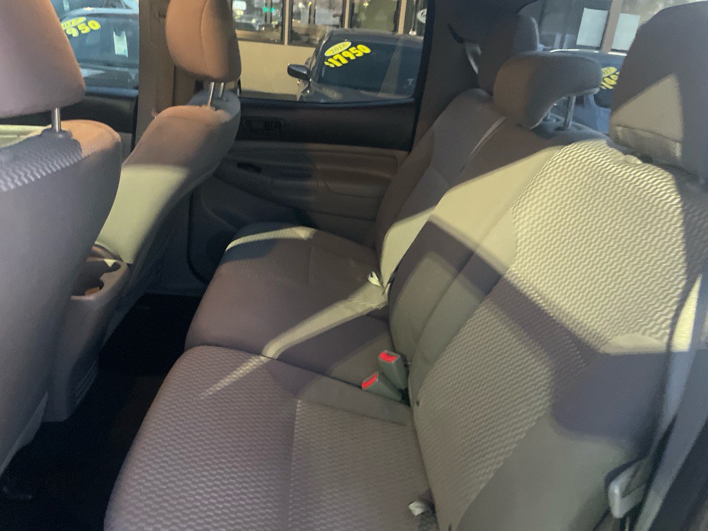 2015 Toyota Tacoma Image 14