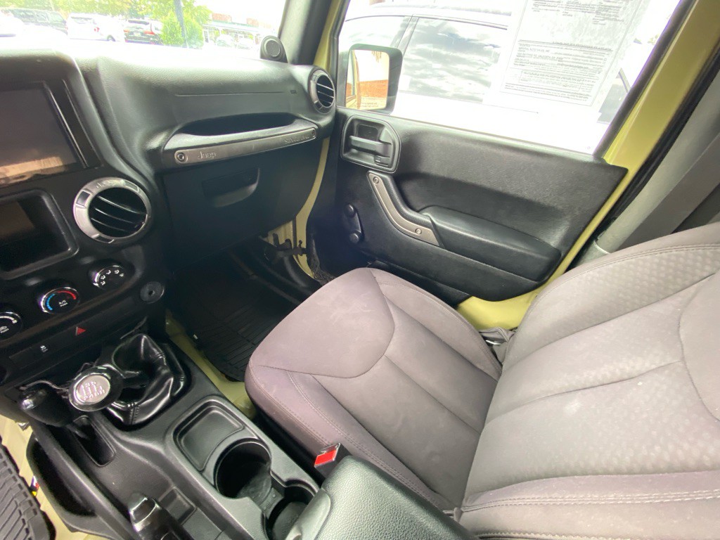 2013 Jeep Wrangler Image 18