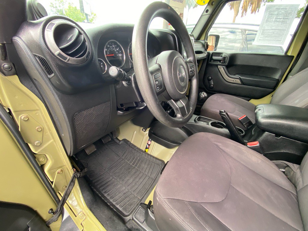 2013 Jeep Wrangler Image 21