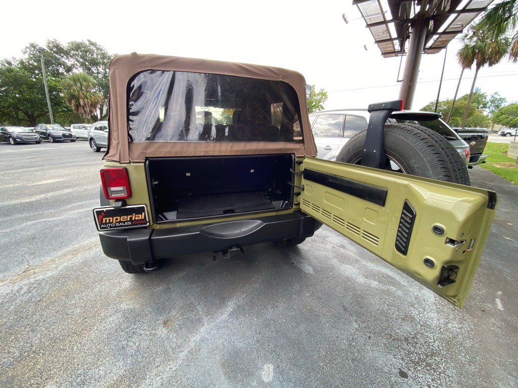 2013 Jeep Wrangler Image 22