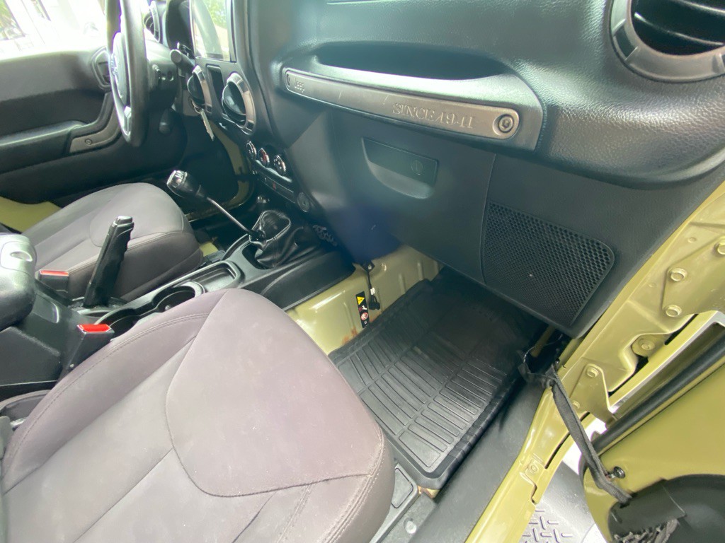 2013 Jeep Wrangler Image 26