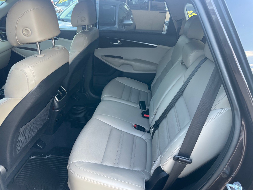 2017 Kia Sorento Image 14