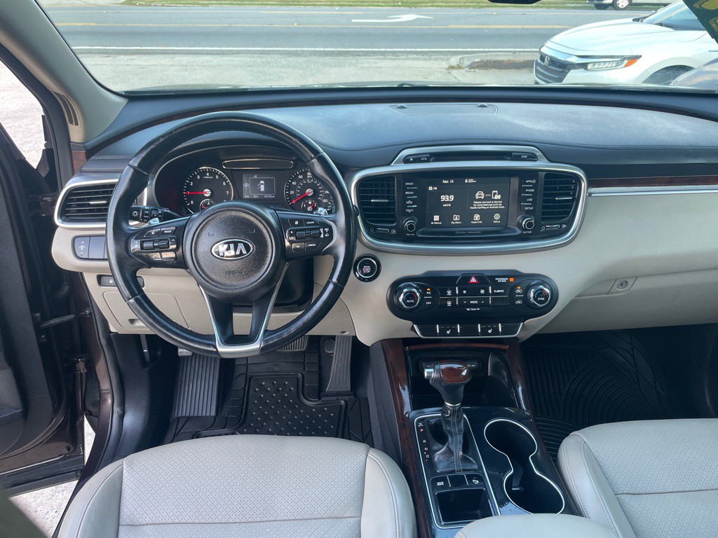 2017 Kia Sorento Image 16