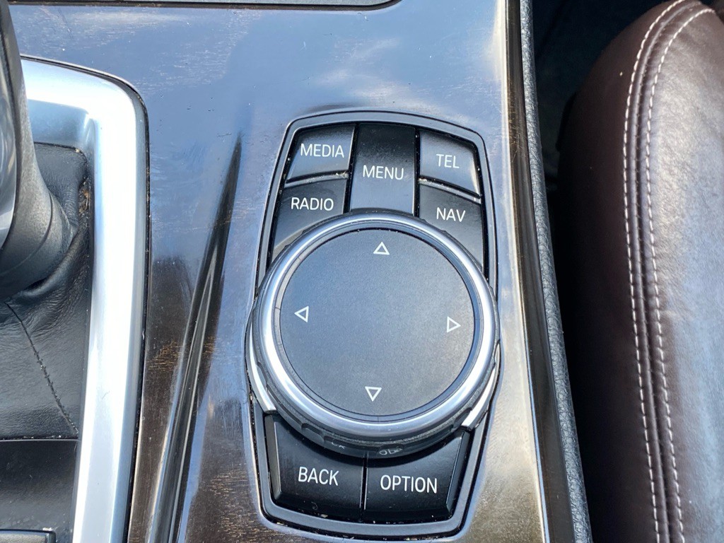 2016 BMW 5 Series Image 25