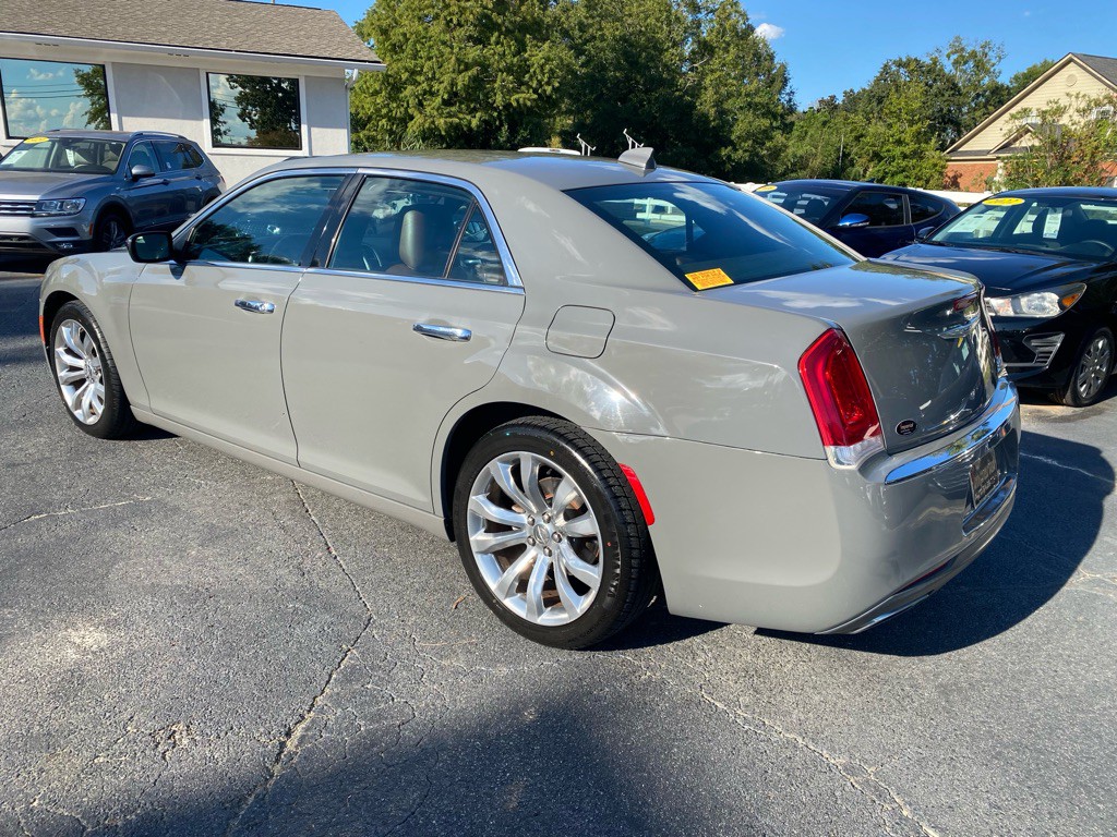 2018 Chrysler 300 Image 3