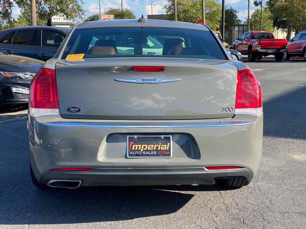 2018 Chrysler 300 Image 5