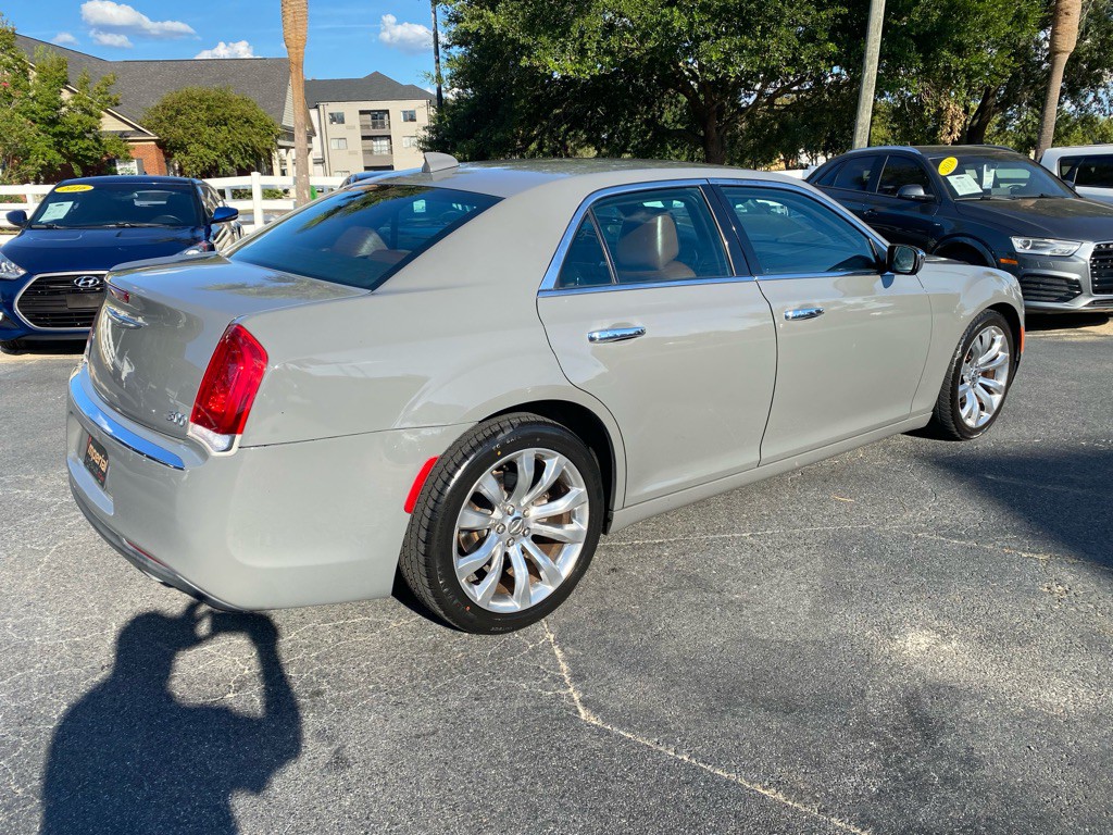2018 Chrysler 300 Image 6