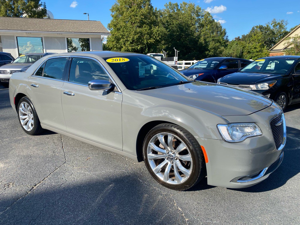 2018 Chrysler 300 Image 7