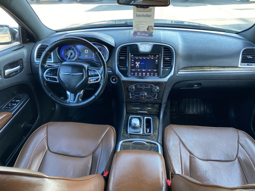 2018 Chrysler 300 Image 11