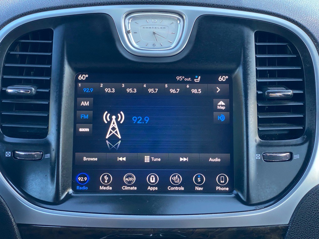 2018 Chrysler 300 Image 18