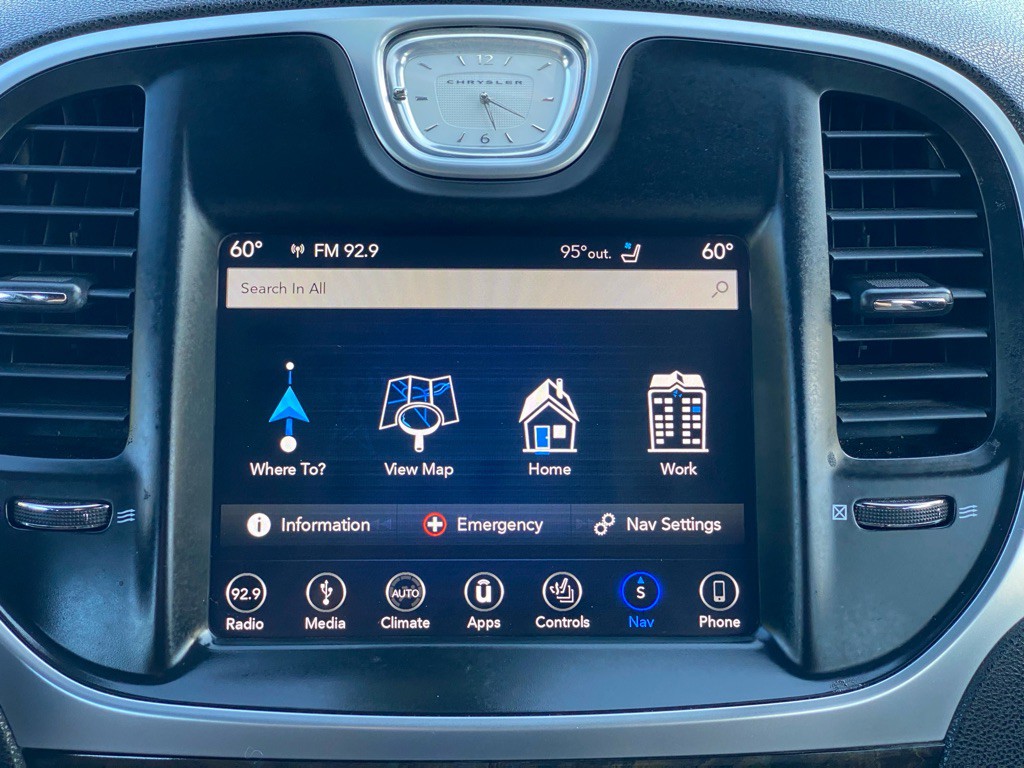 2018 Chrysler 300 Image 19