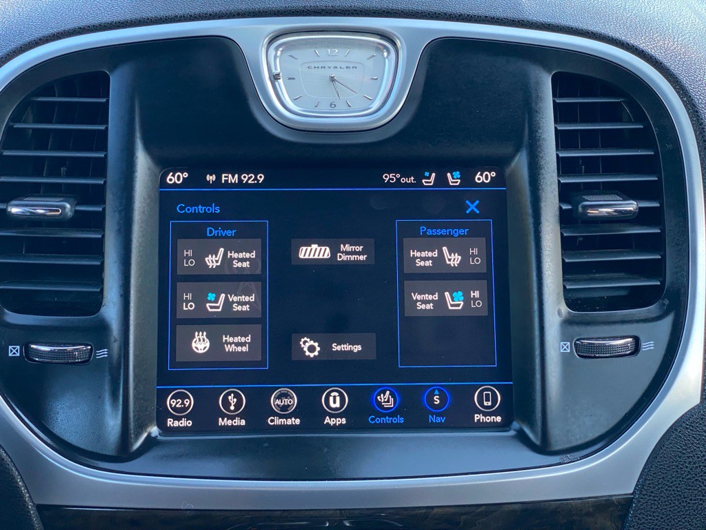 2018 Chrysler 300 Image 21
