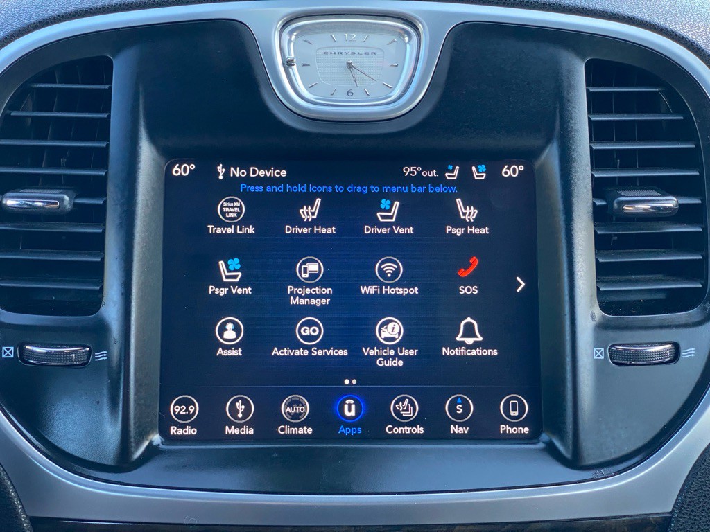 2018 Chrysler 300 Image 22