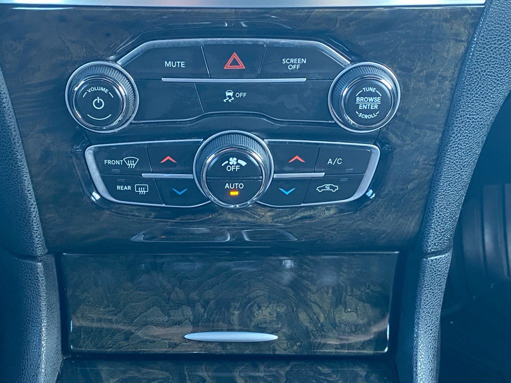 2018 Chrysler 300 Image 23