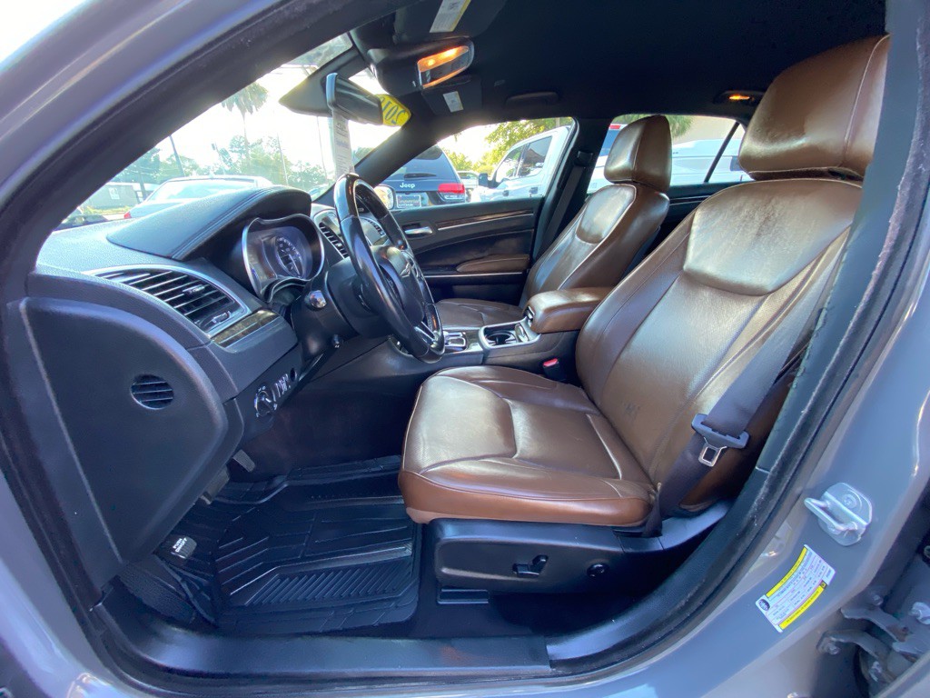 2018 Chrysler 300 Image 28