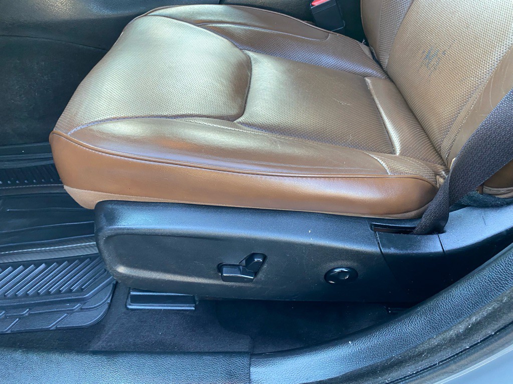 2018 Chrysler 300 Image 32