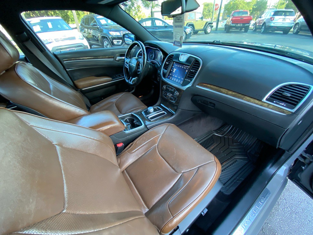 2018 Chrysler 300 Image 36