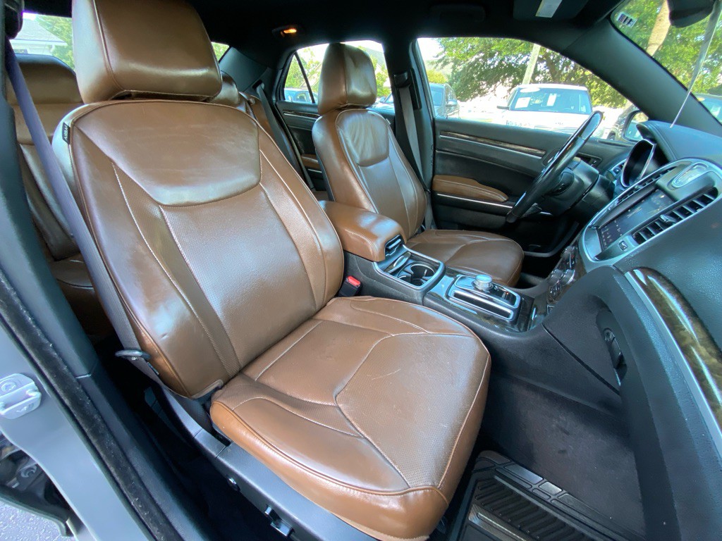 2018 Chrysler 300 Image 37