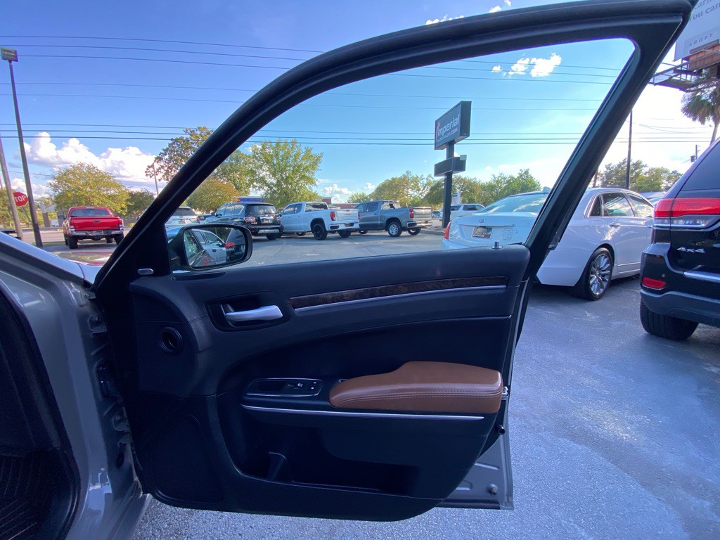 2018 Chrysler 300 Image 40