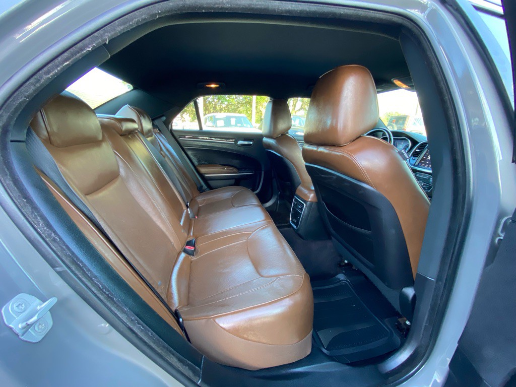 2018 Chrysler 300 Image 41