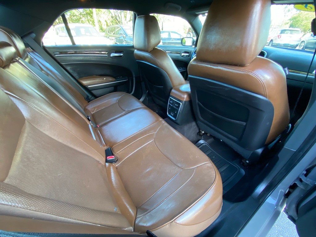 2018 Chrysler 300 Image 42