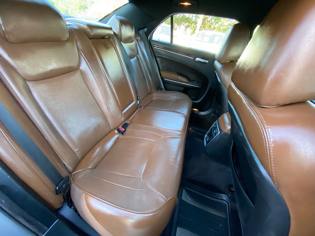 2018 Chrysler 300 Image 43