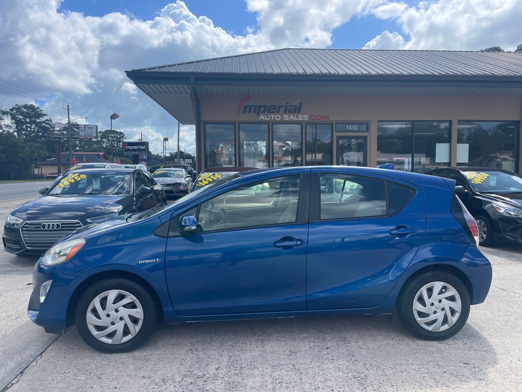 2015 Toyota Prius Image 2