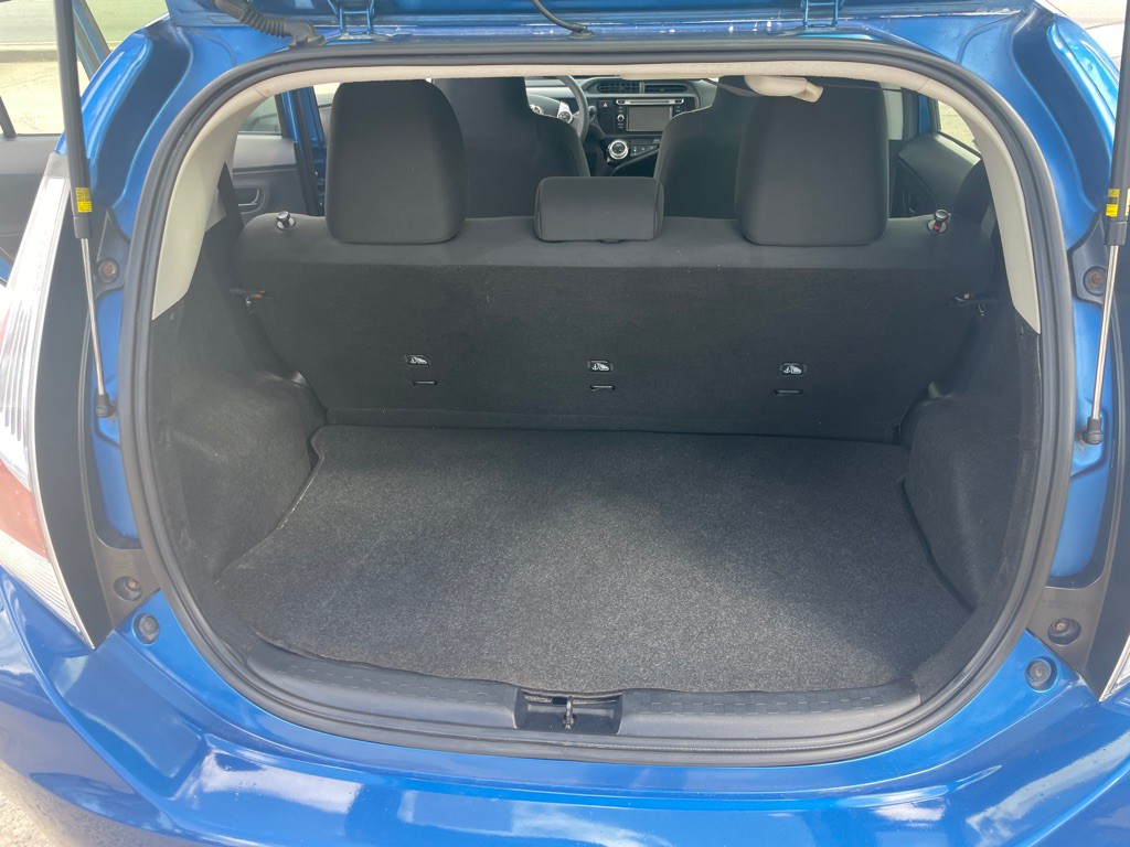 2015 Toyota Prius Image 11