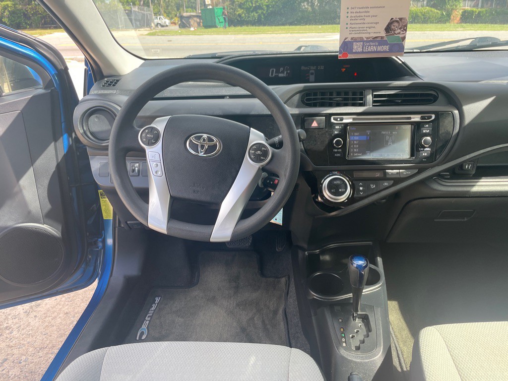 2015 Toyota Prius Image 12