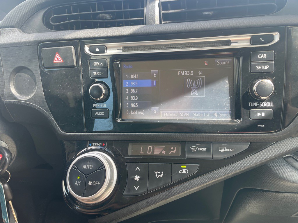 2015 Toyota Prius Image 18