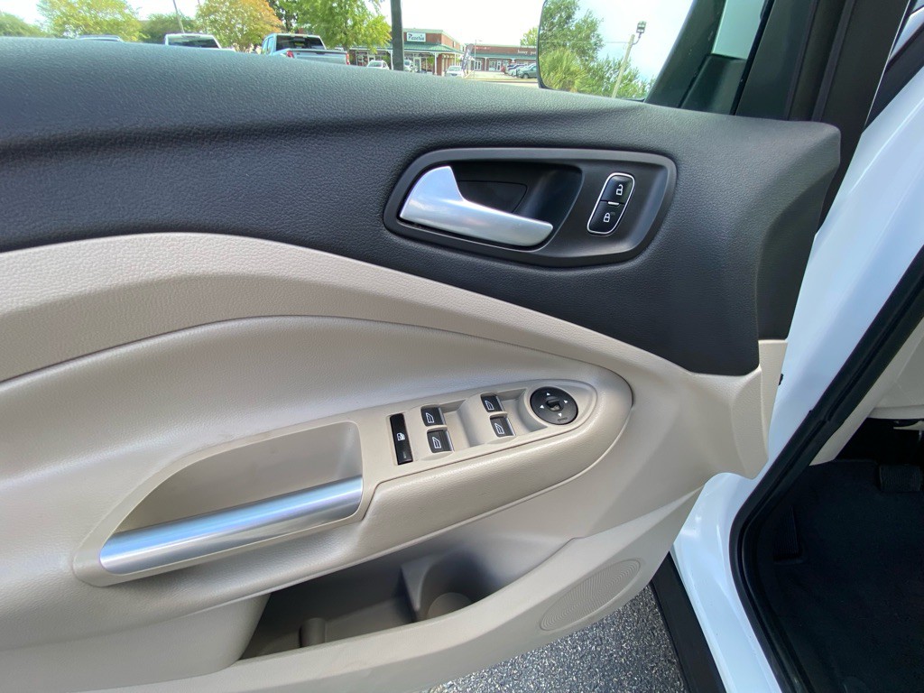 2017 Ford Escape Image 35