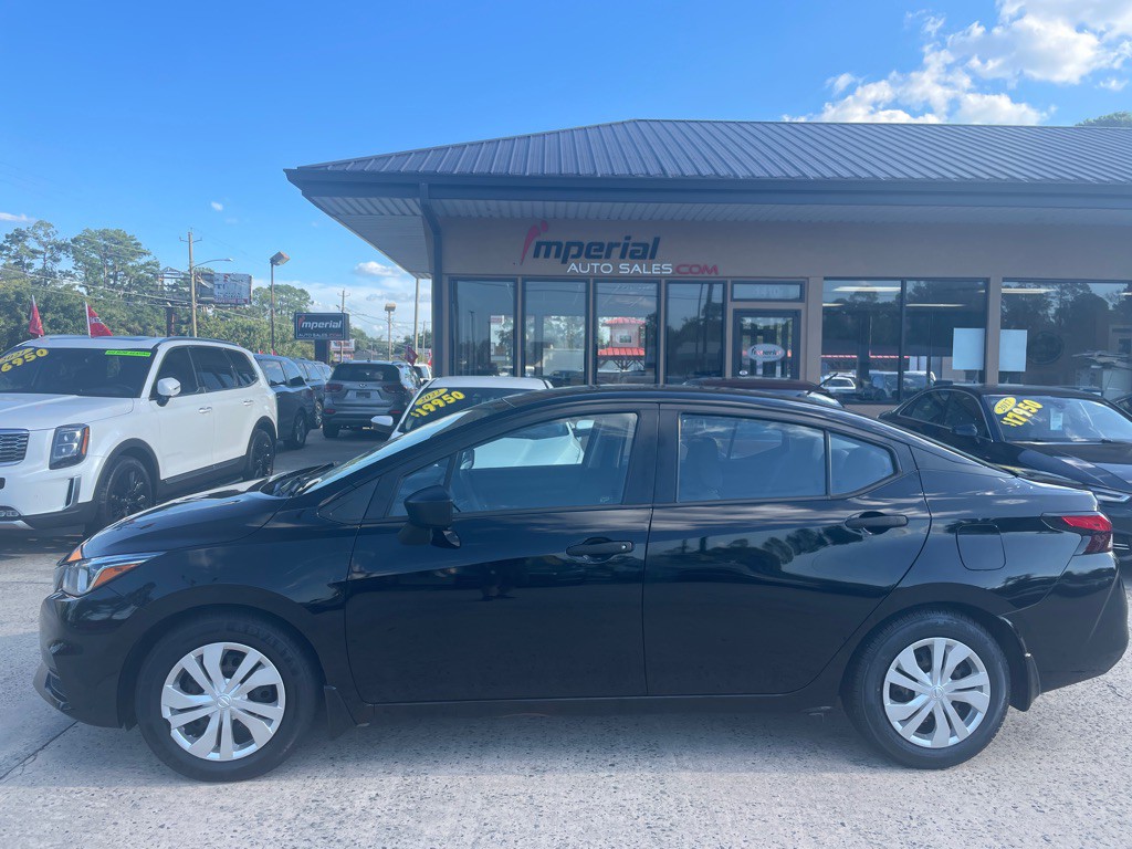 2020 Nissan Versa Image 2