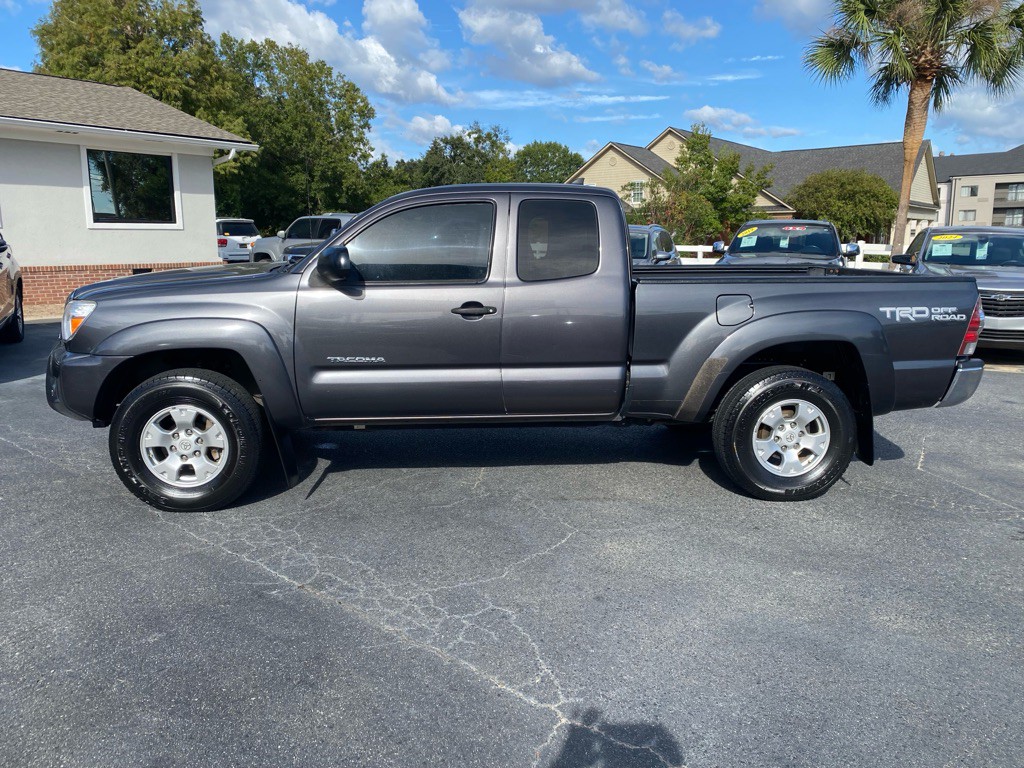 2015 Toyota Tacoma Image 2